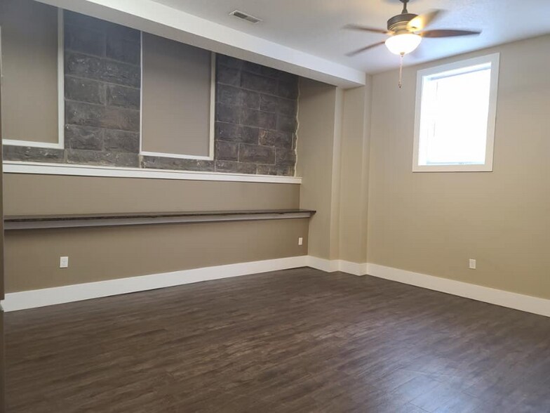 Building Photo - 2212 E 12th St