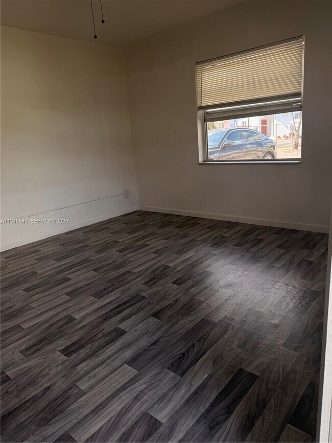 Building Photo - 634 NW 12th Ave