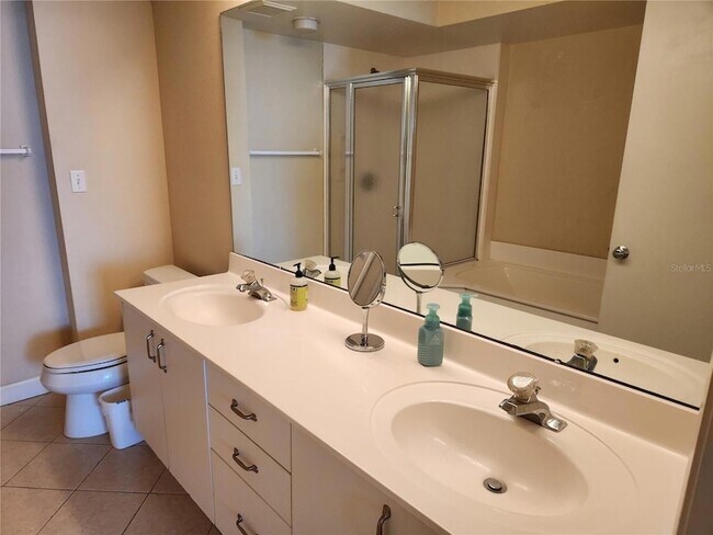 Building Photo - 6105 Bahia Del Mar Cir N