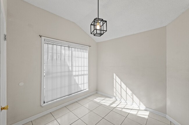 Building Photo - 6627 Misty Dale Dr