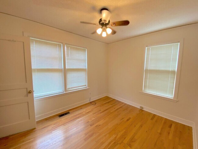 Building Photo - 3640 Shirlwood Ave
