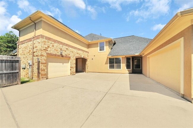 Building Photo - 21135 Kelliwood Park Ln