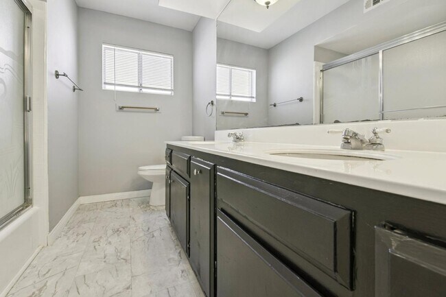 Building Photo - 6911 Bellaire Ave