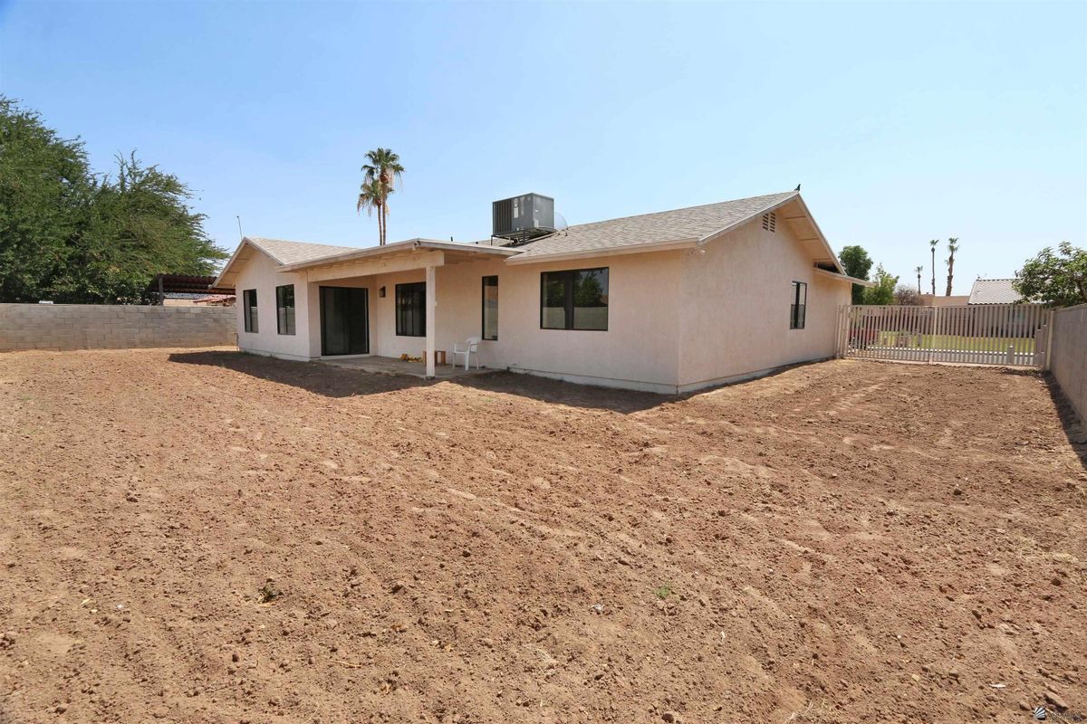 Building Photo - 1276 S Pagent Ave