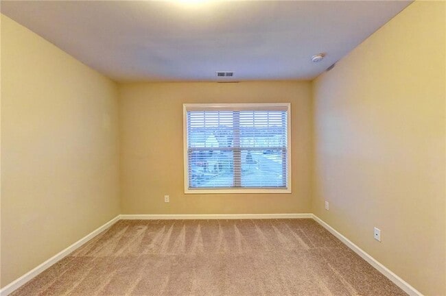 Building Photo - 1075 Hampton Oaks Dr