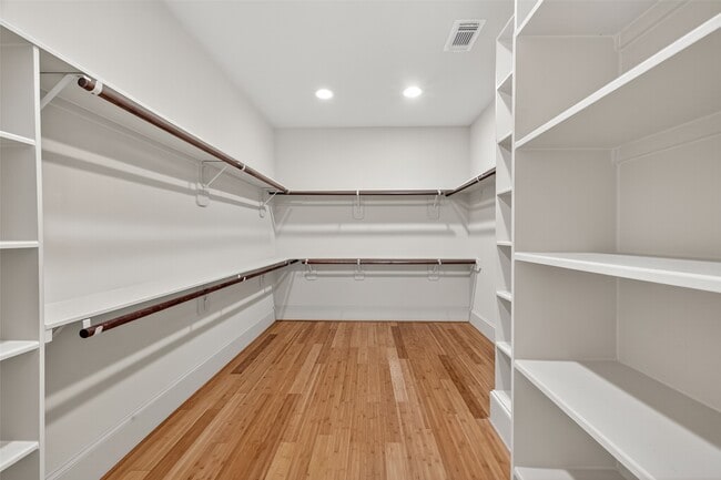 Building Photo - 931 W 23rd St