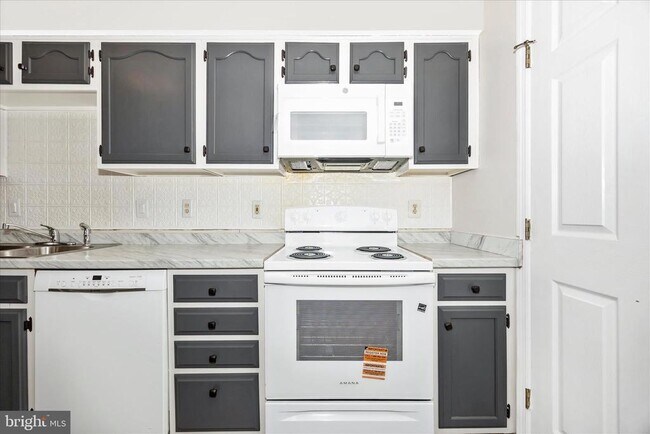 Building Photo - 615 Himes Ave