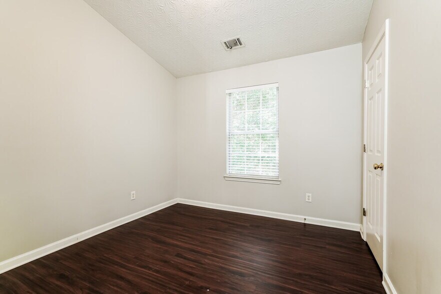 Building Photo - 7470 Royale Ct
