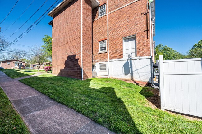 Building Photo - 426 2nd Ave SE