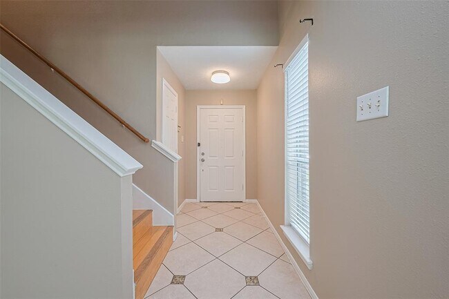 Building Photo - 8714 Ashlawn Dr