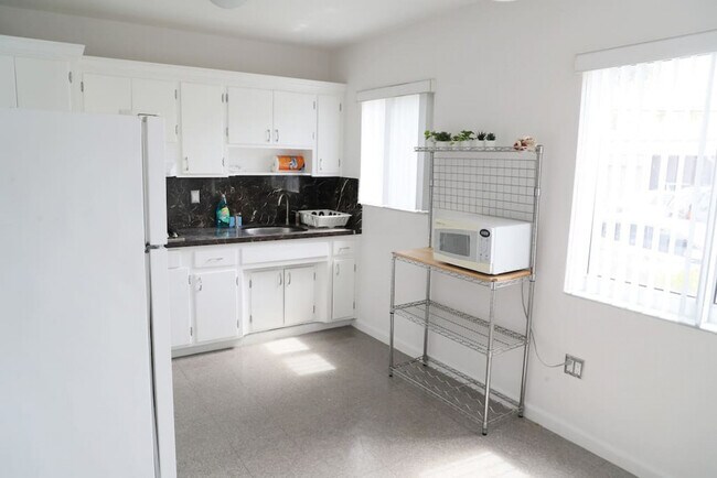 Building Photo - 219 Antilla Ave