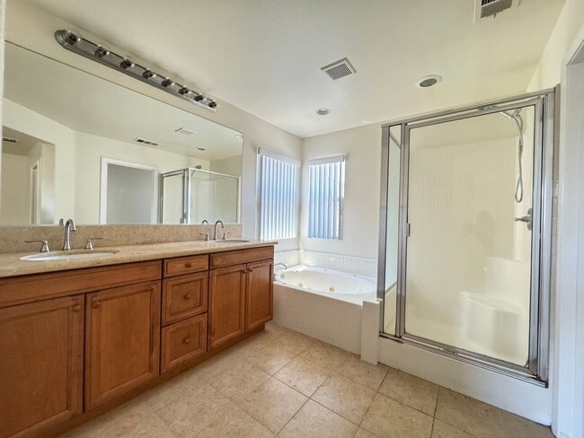 Building Photo - Welcome To Your New Home In Inglewood (Gat...