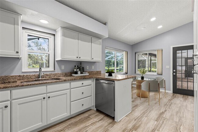 Building Photo - 9447 Ashley Dr
