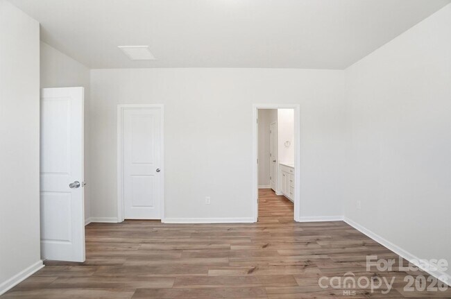 Building Photo - 15764 Country House St