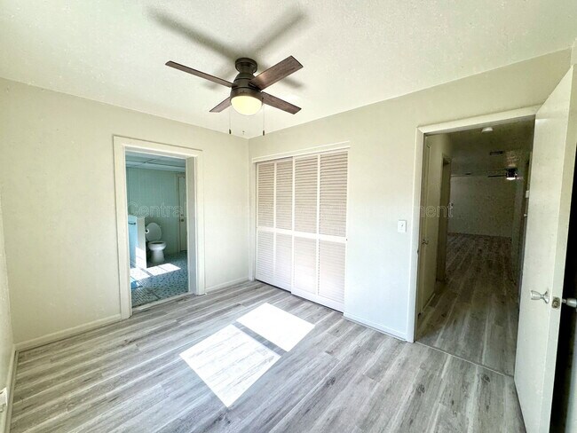 Building Photo - 1074 Gerona Ave
