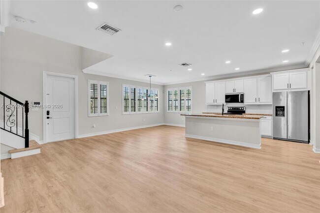 Building Photo - 11541 SW 15th Ave