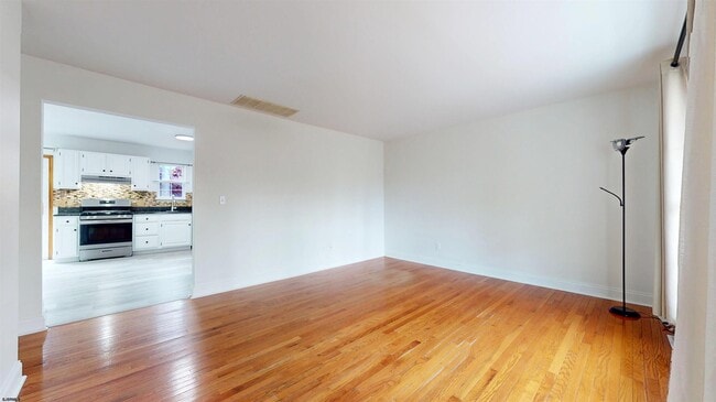 Building Photo - 450 Redwood Ave