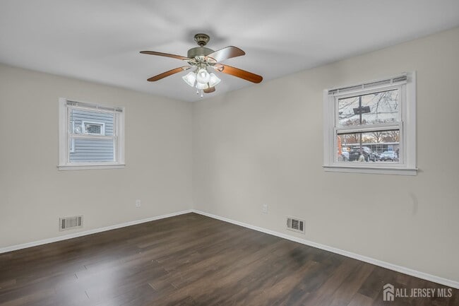 Building Photo - 58 Rose St