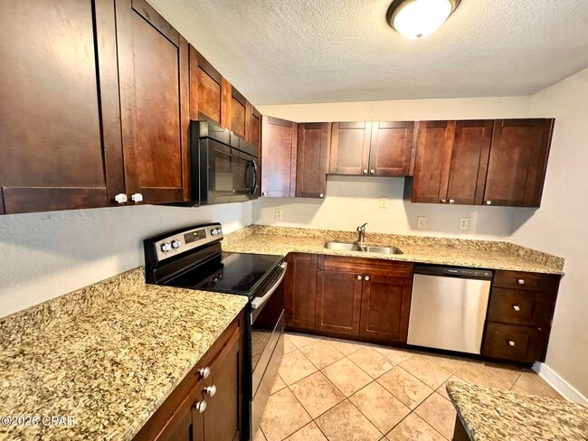 Building Photo - 2523 Johnson Dr