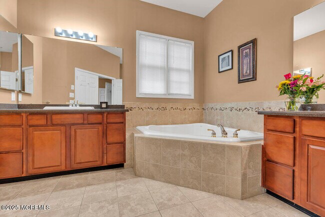 Building Photo - 17 Trumbull Ct