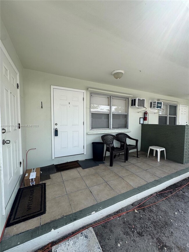 Building Photo - 1325 SE 22nd Ave