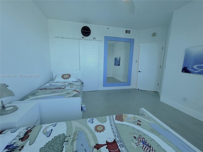 Building Photo - 300 South Pointe Dr