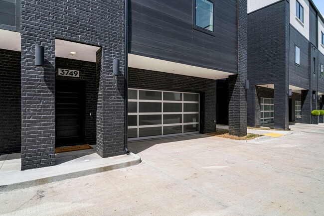 Building Photo - Discover modern elegance in the newly constructed Edgewater Condominiums, a boutique community fe...