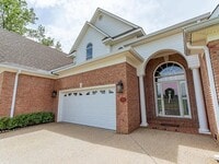 Building Photo - 3BR 2.5 BA, Towhouse with River Veiw