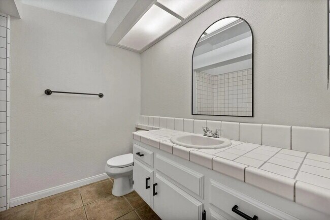 Building Photo - Beautiful 3 Bedroom, 2 Bathroom Home with Spacious Yard!