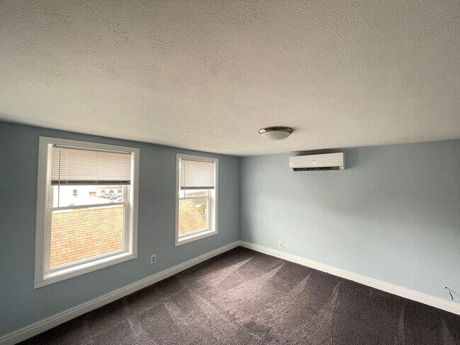 Building Photo - 139 W Hollis St