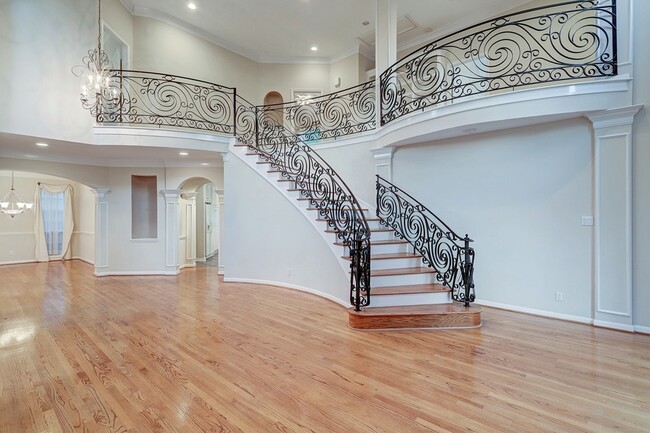 Building Photo - 5365 Lampasas St