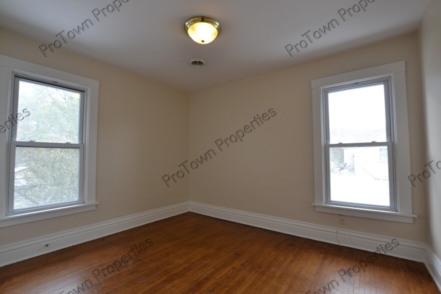 Building Photo - 356 1st Ave