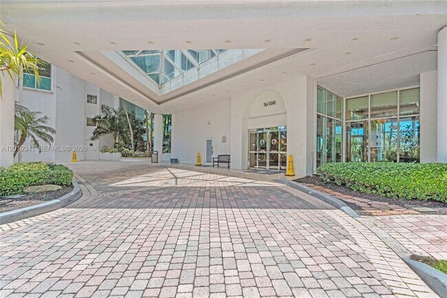 Building Photo - 16500 Collins Ave