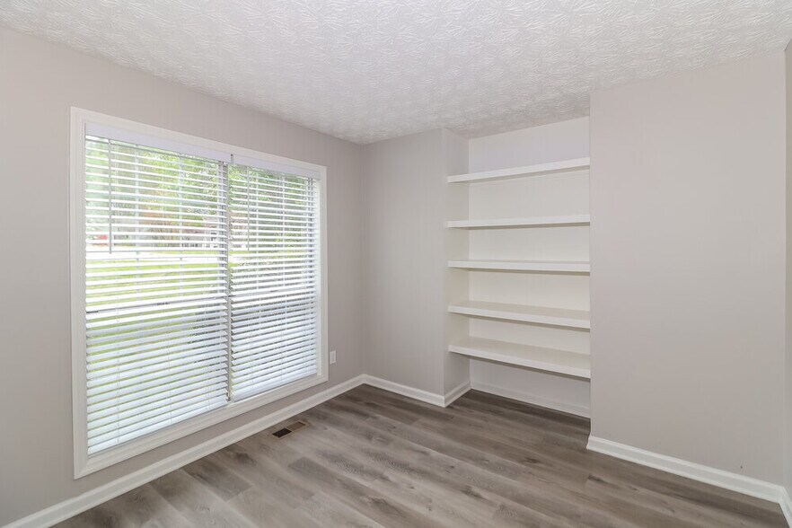 Building Photo - 4022 Paloverde Dr