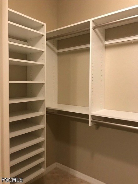 Building Photo - 12074 Country Day Cir