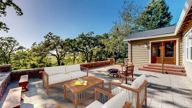 Building Photo - Experience true Wine Country Luxury living...