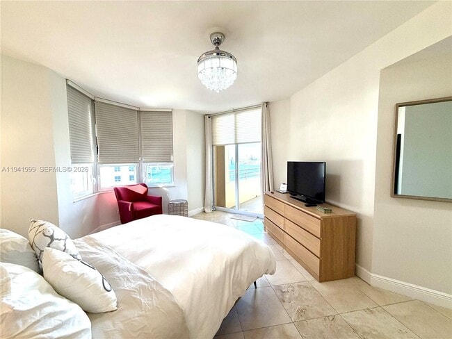 Building Photo - 808 Brickell Key Dr