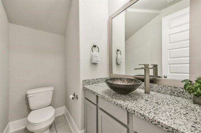 Building Photo - 16526 Whiteoak Canyon Dr