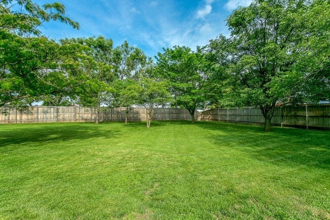 Building Photo - SIMPLY LUXURIOUS twinhome near Central & R...