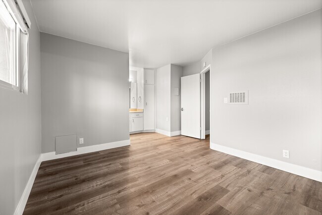 Building Photo - 10990 Del Norte St