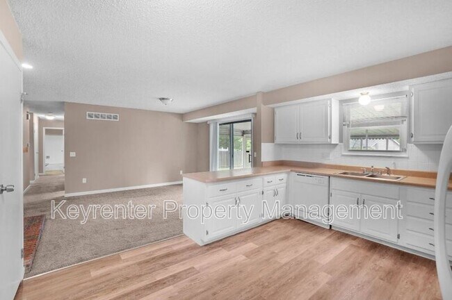 Building Photo - 15593 Fox Plains Dr