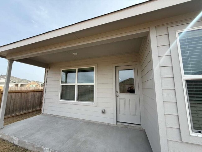 Building Photo - 223 Camargue Dr