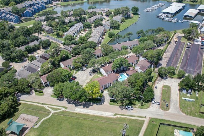 Building Photo - 12100 Melville Dr