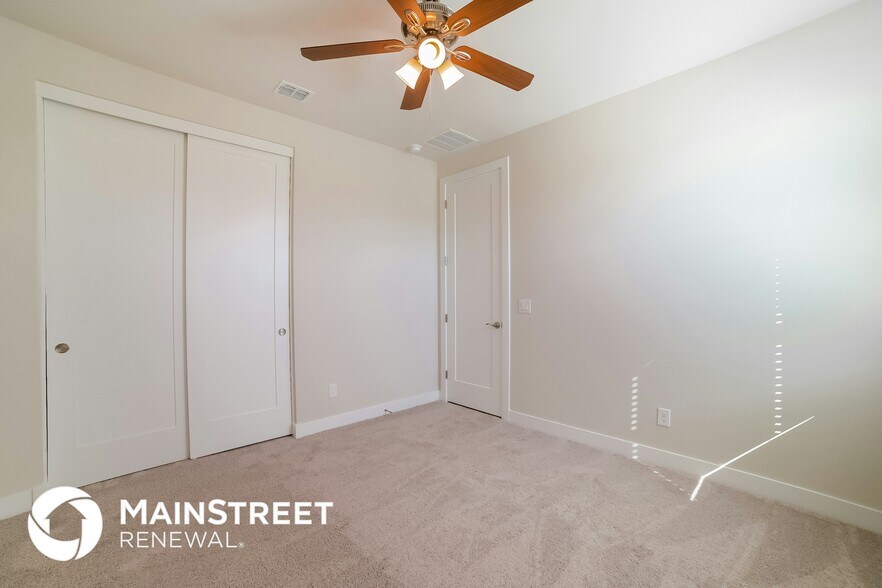 Building Photo - 8712 S 69th Dr