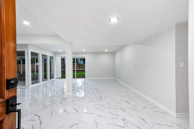 Building Photo - 1610 Richvale Ln