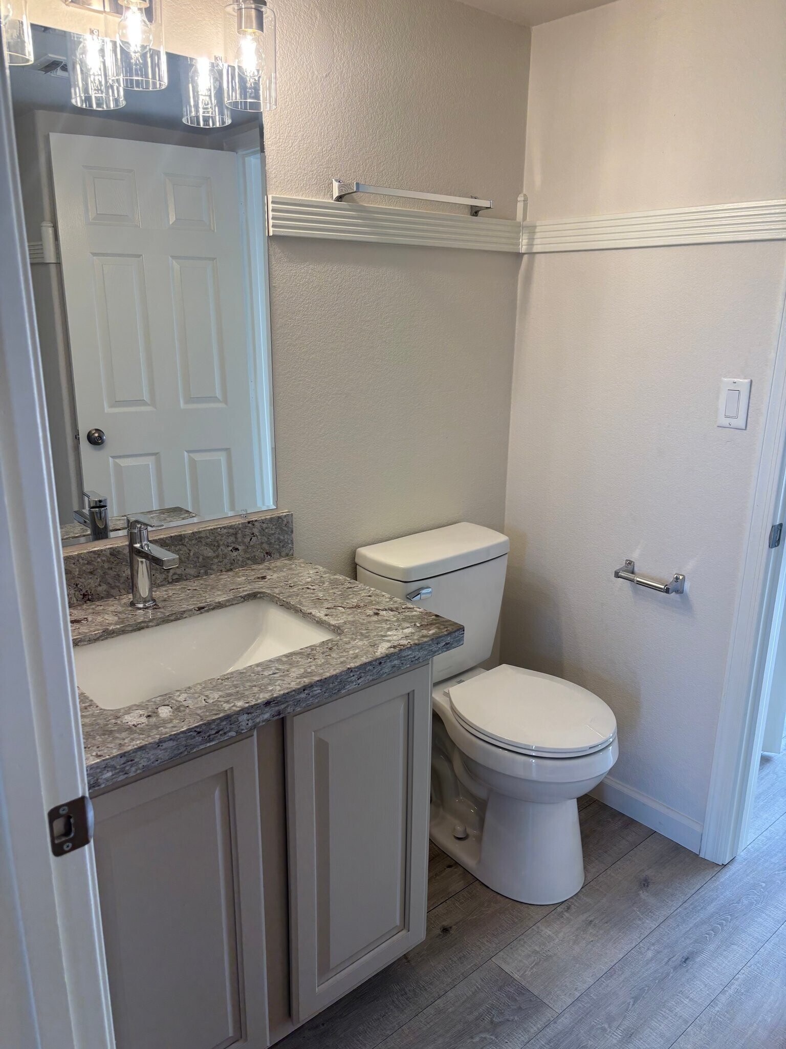 Building Photo - 5624 E Kelton Ln