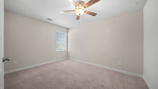 Building Photo - Spacious and well-maintained 4-bedroom, 3.5-bath home in desirable Pine Lake Cove offering flexib...