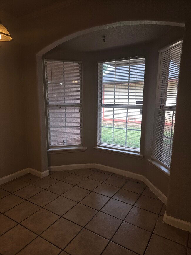 Building Photo - 9570 Bowen dr