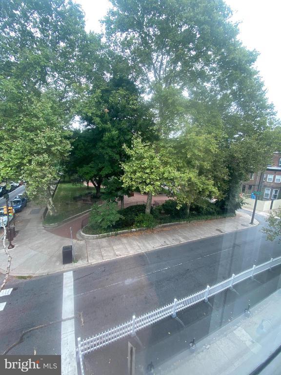 Building Photo - 2227 Pine St