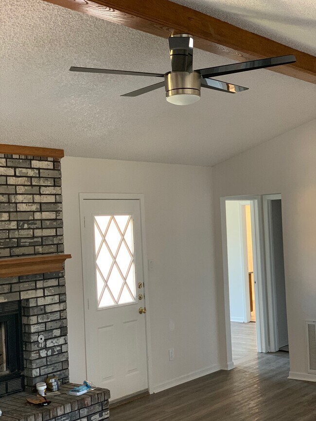 Building Photo - 7633 Thompson Pky